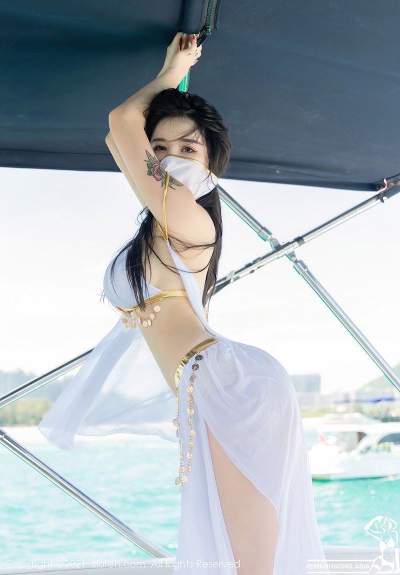 Du thuyền cùng thiên thần Mia trong trang phục sexsy lộ hàng trắng nõn 5